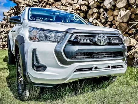 Σετ τοποθέτησης γρίλιας για Toyota Hilux (2021+) - Triple-R 750 Std 9240 Lumens Lazerlamps 